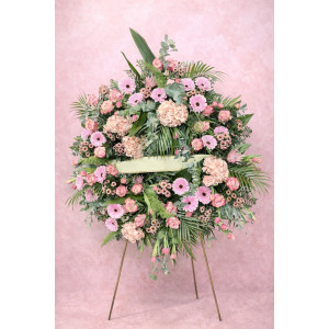 Corona funeraria rosa suave